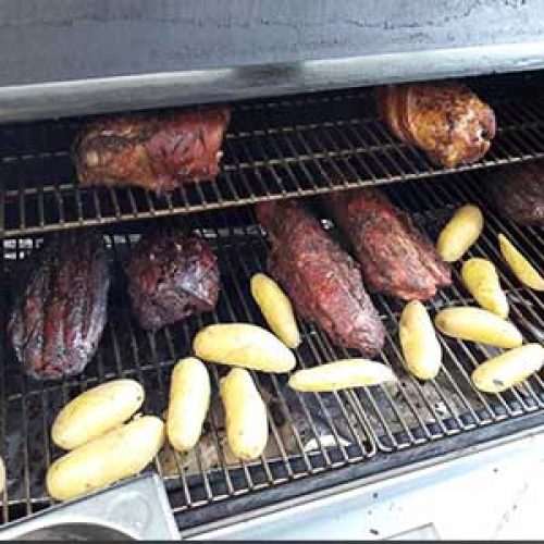 Speisen auf einem Grill